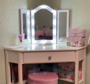 Lady Coventina an experienced Sissy Makeup Training in Fort Lauderdale, FL